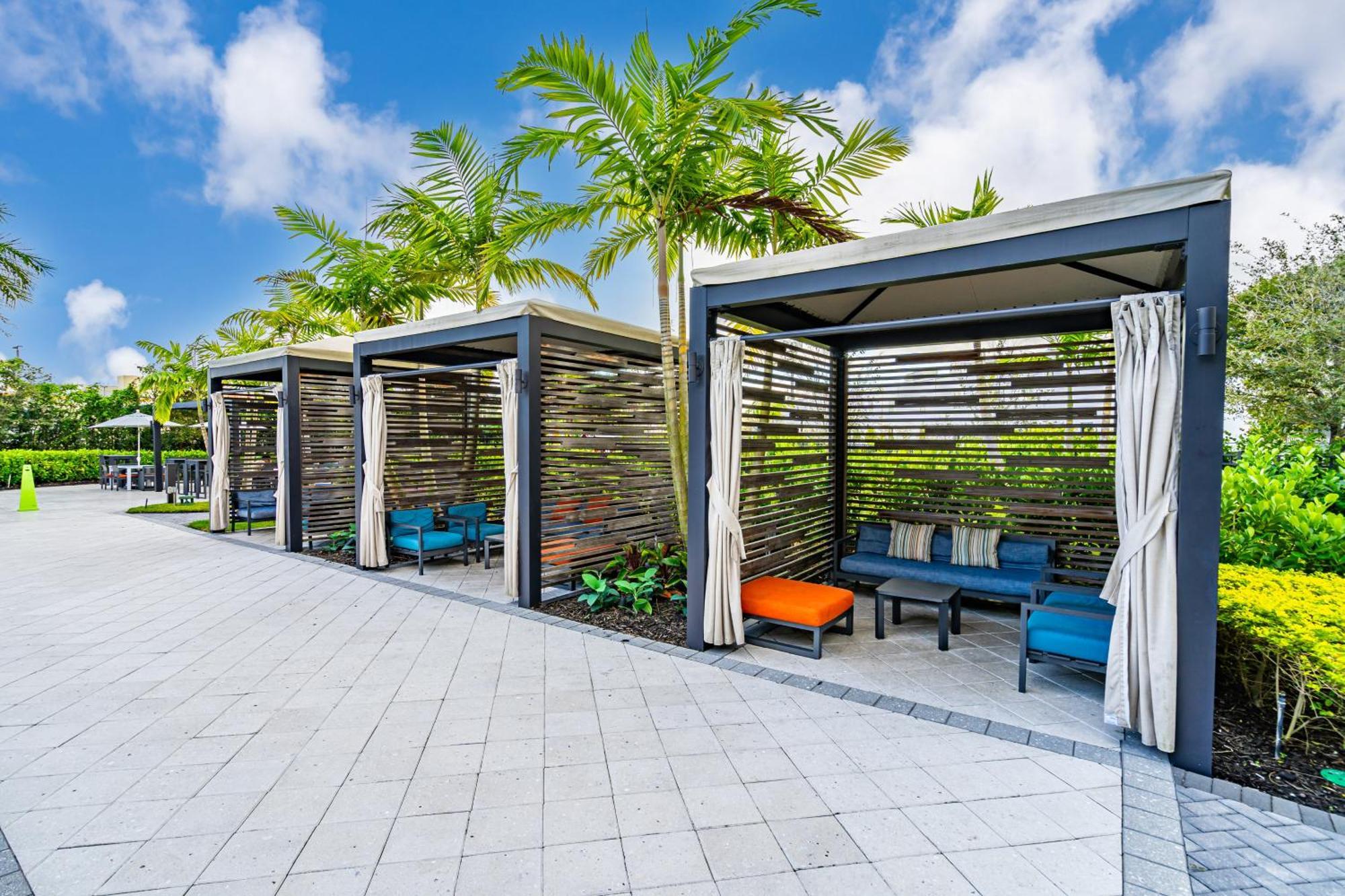 Amazing 2 Bedroom Unit In Doral Miami With Free Parking Хайлиа-Гарденс Экстерьер фото