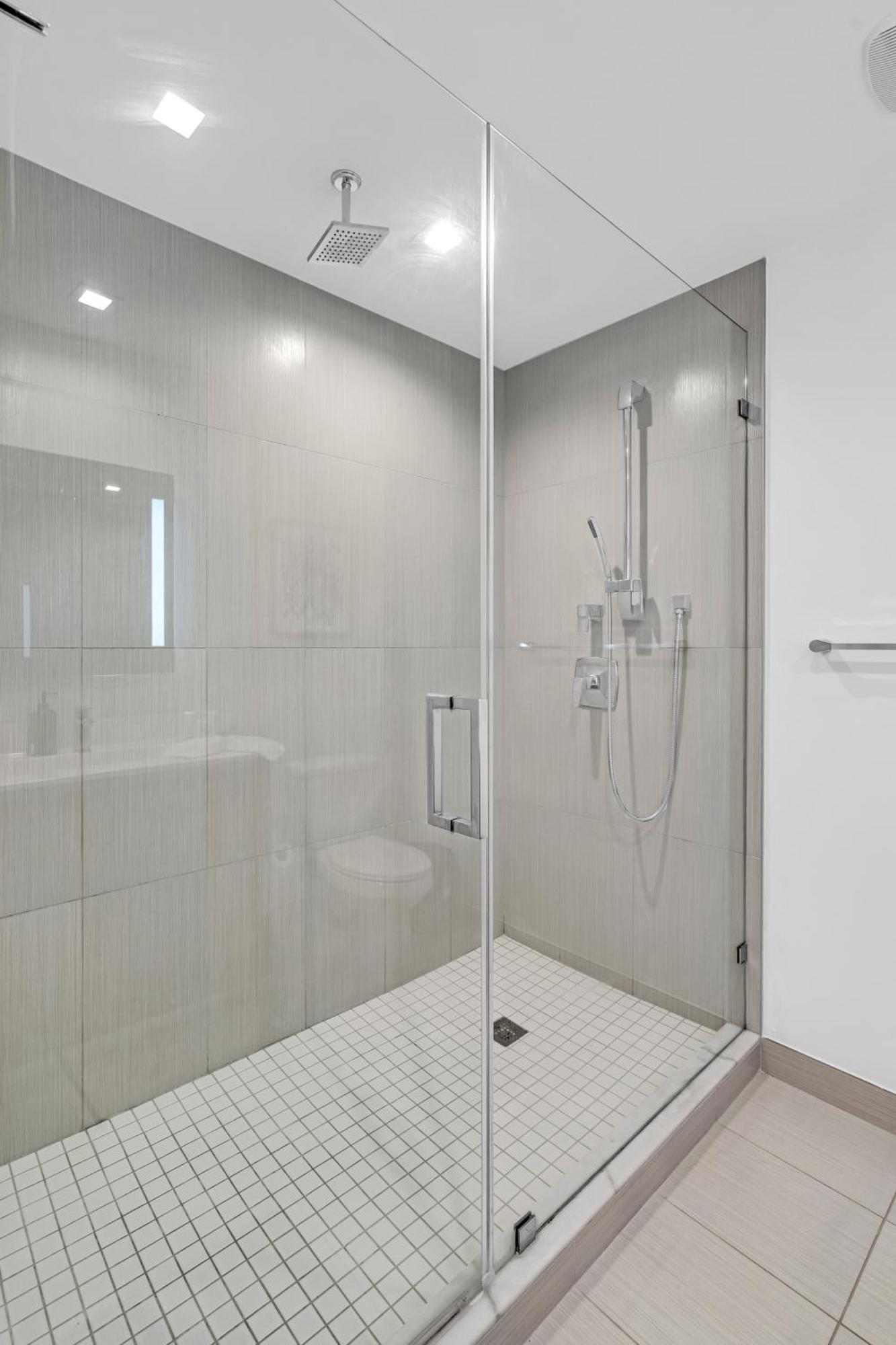 Amazing 2 Bedroom Unit In Doral Miami With Free Parking Хайлиа-Гарденс Экстерьер фото