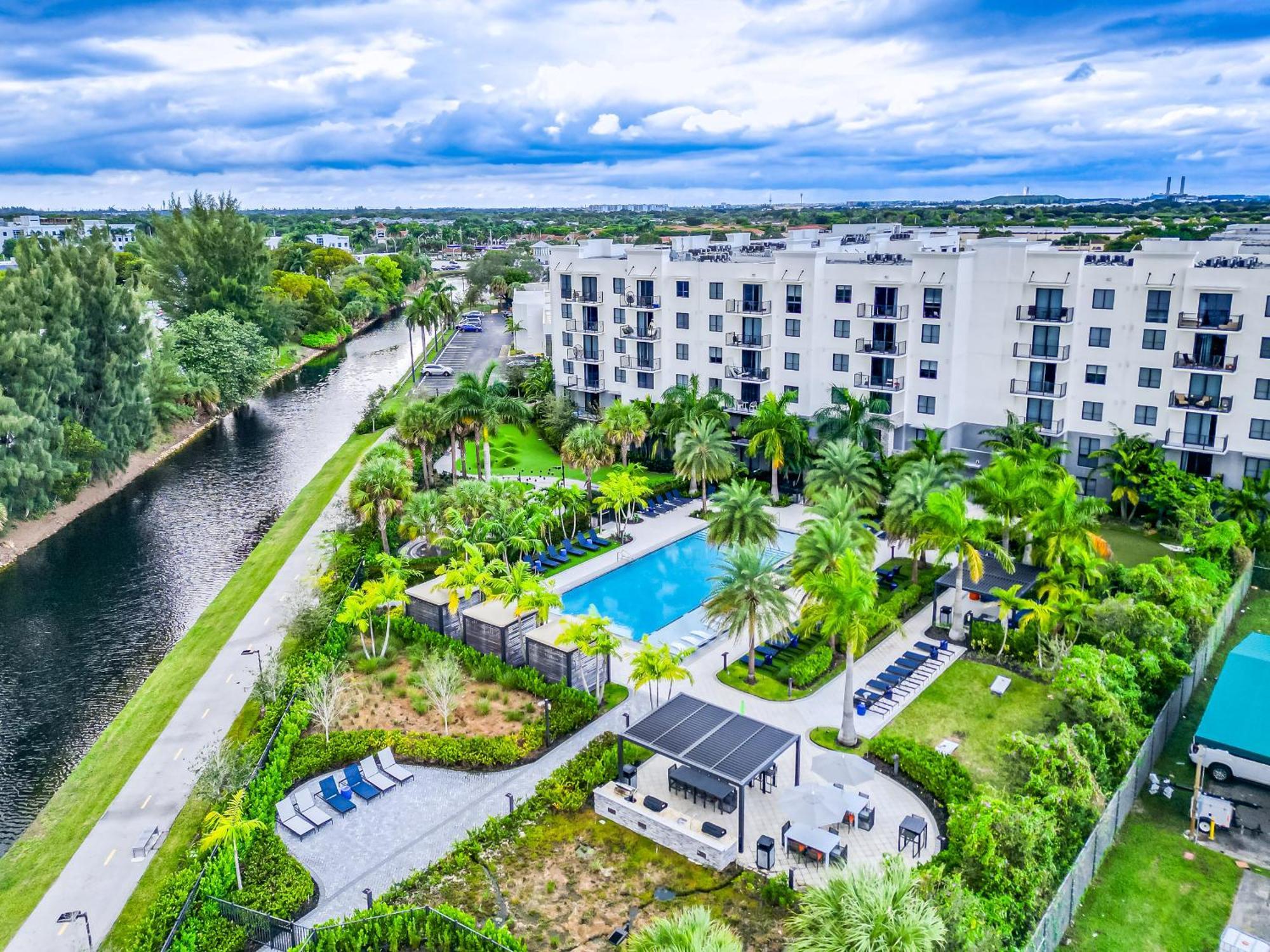 Amazing 2 Bedroom Unit In Doral Miami With Free Parking Хайлиа-Гарденс Экстерьер фото